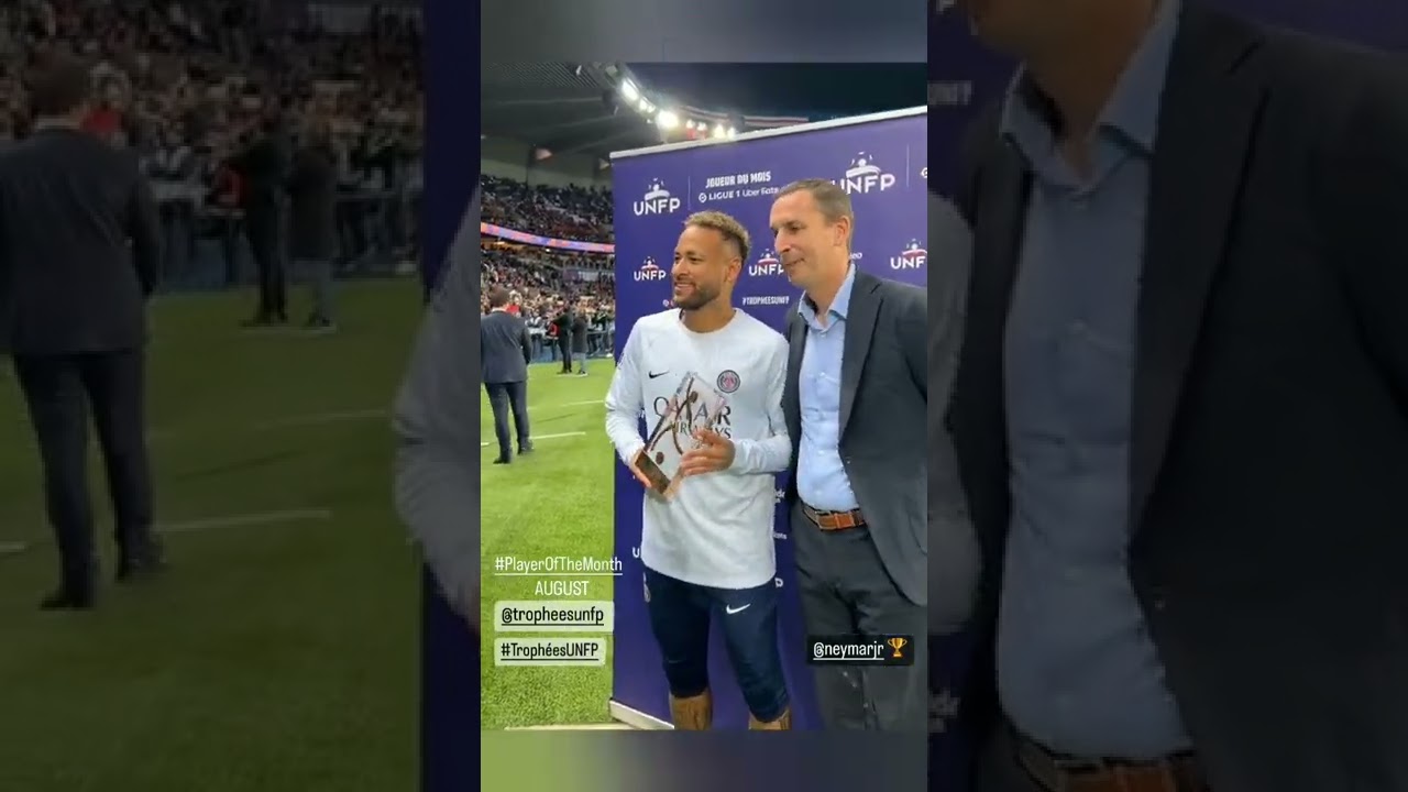 Neymar Jr. won the UNFP Trophy for the Ligue 1 Player of the Month for August