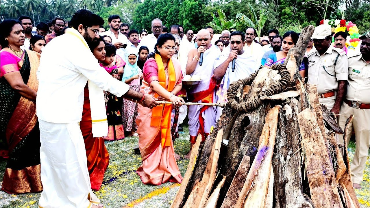 భీమవరం కలెక్టరేట్లో కలెక్టర్ నాగరాణి ఆదేశాలతో  సంక్రాంతి సాంప్రదాయ సంబరాలు