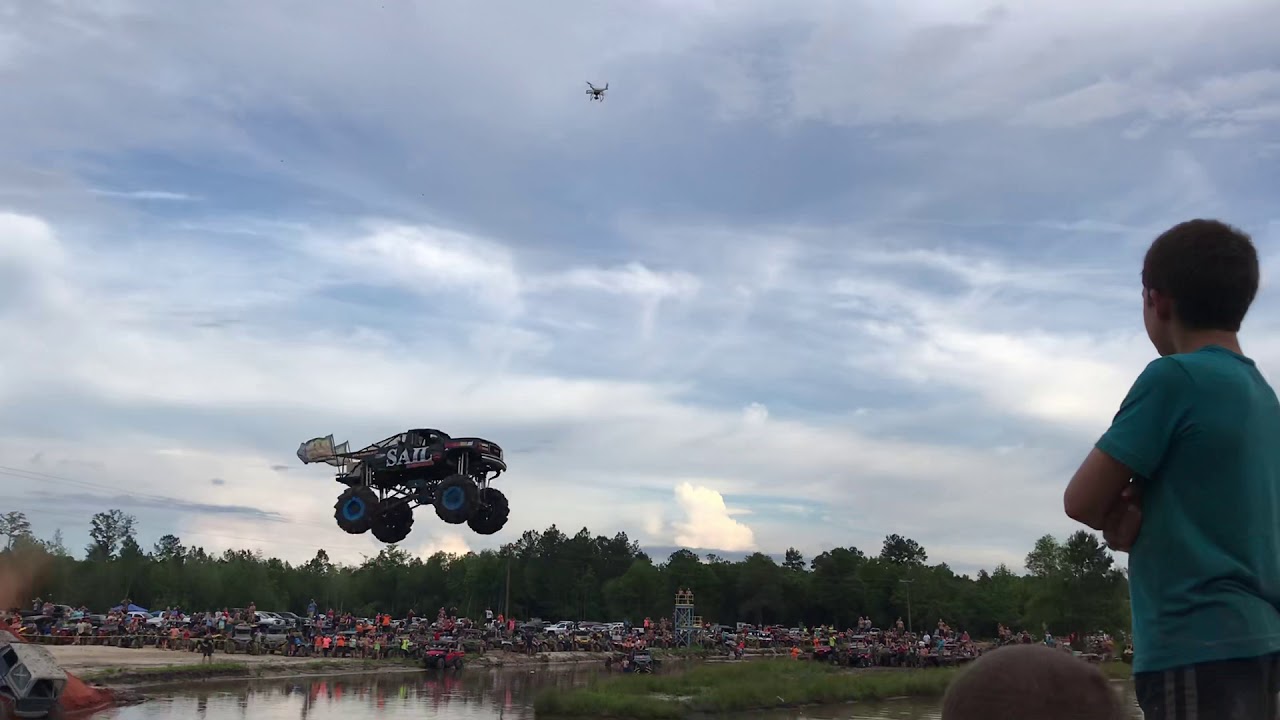 Sail truck jumps pond at wild country off road park