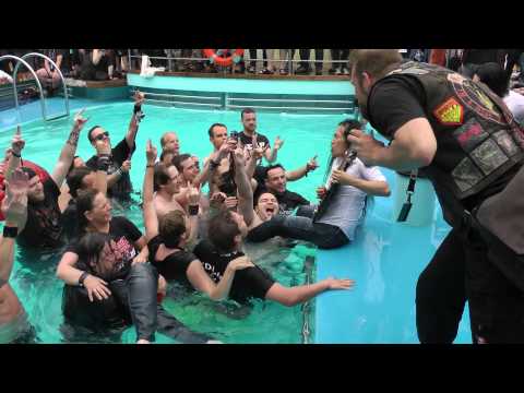 DragonForce Herman Li Underwater Guitar Solo Através do Fogo e Chamas (2015)