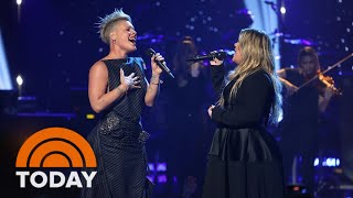 Kelly Clarkson duets with Pink at iHeartRadio Music Awards