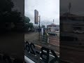 di balik kaca