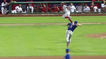 NYM@PHI: Wright fields and fires to first base