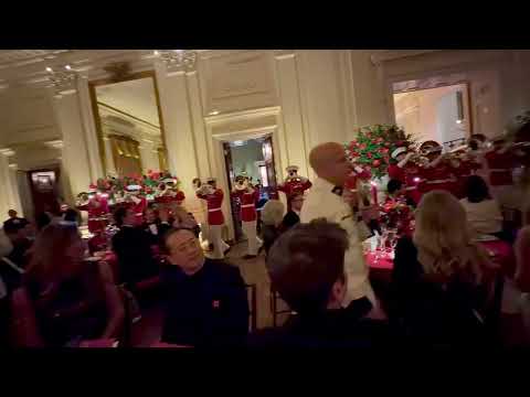 Americans deliberately sing "Do You Hear the People Sing?" to provoke Xi Jinping and Peng Liyuan.