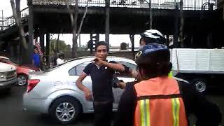 Peleando Con Biciclista