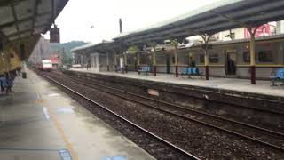 鶯歌站北上4232次/南下1217次區間車(晚29分鐘)待避南下139次自強號及北上282次普悠瑪通過交會