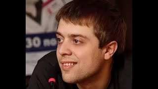 Как 37-летний Александр Ильин совмещает роли актера, рок-музыканта и отца