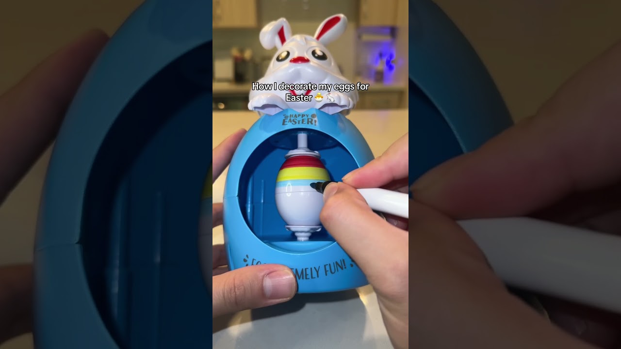 I found the best way to decorate eggs for Easter!! 🐣 