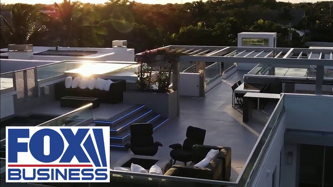 Modern West Palm Beach mansion shows off two-story pool deck