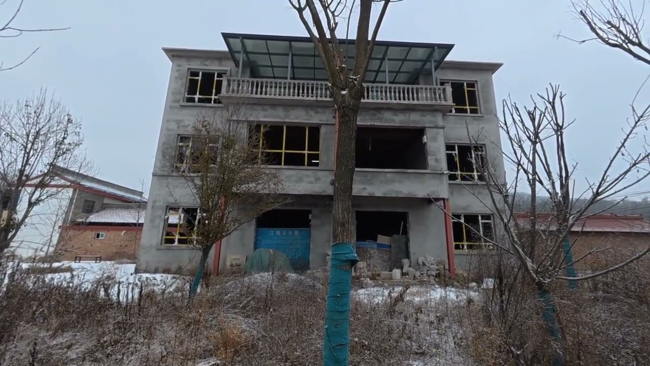 农村盖房难，前前后后盖了五六年，不知何时能住进去