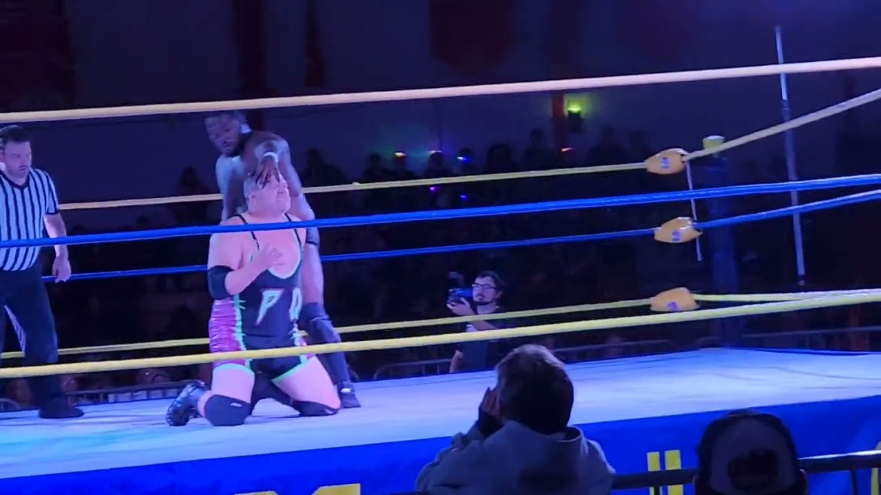 Stonewall Remson vs Preston Quinn (Mid Atlantic Territory Wrestling) Nov 4, 2023 *fan footage*