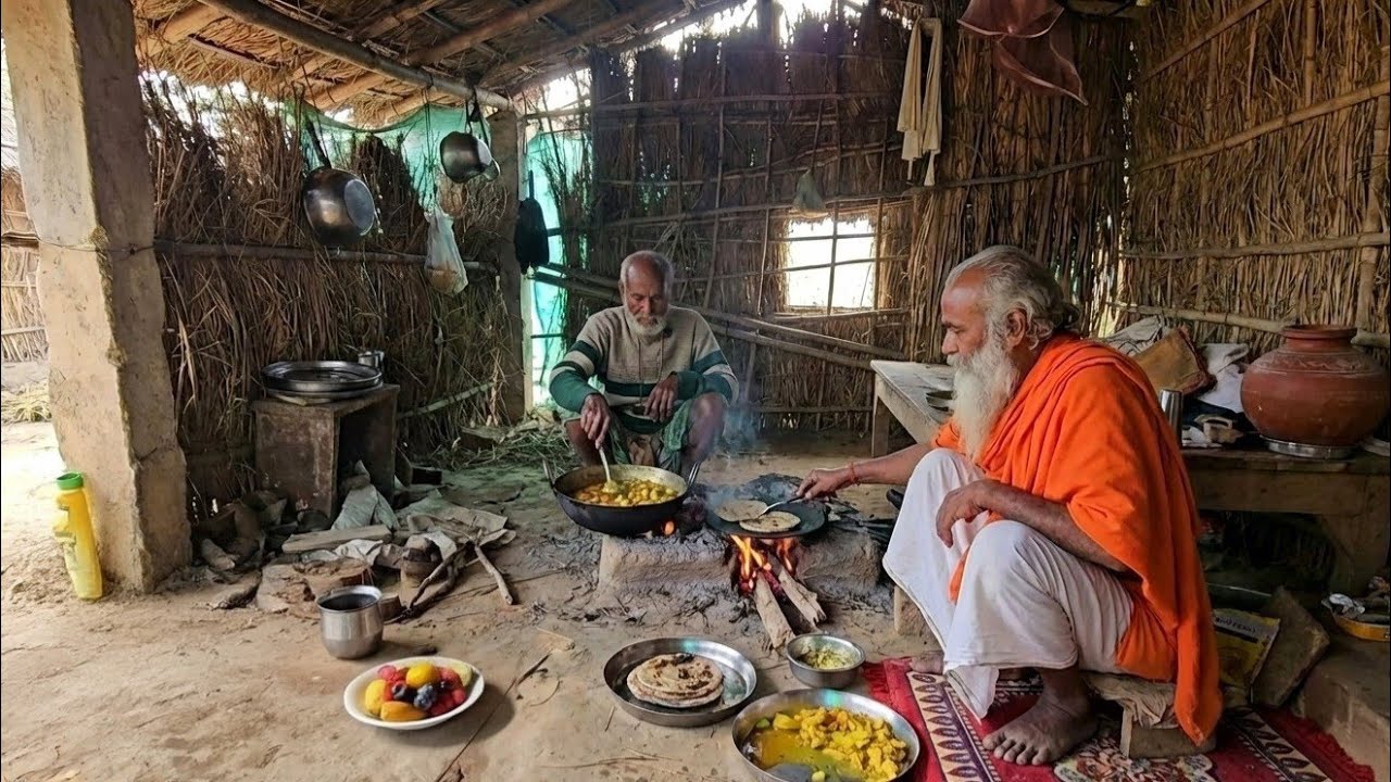  मंदाकिनी मैया के किनारे वृद्ध संत जी  जंगली सब्जी और टिक्कड़ की प्रसादी 