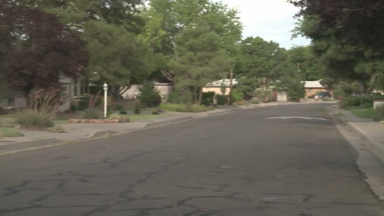 Teens caught stealing from cars in northeast Albuquerque - YouTube