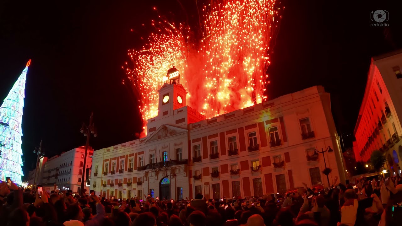 Campanadas y Fuegos Artificiales - Nochevieja 2021/2022 - Puerta del Sol, Madrid [4K]