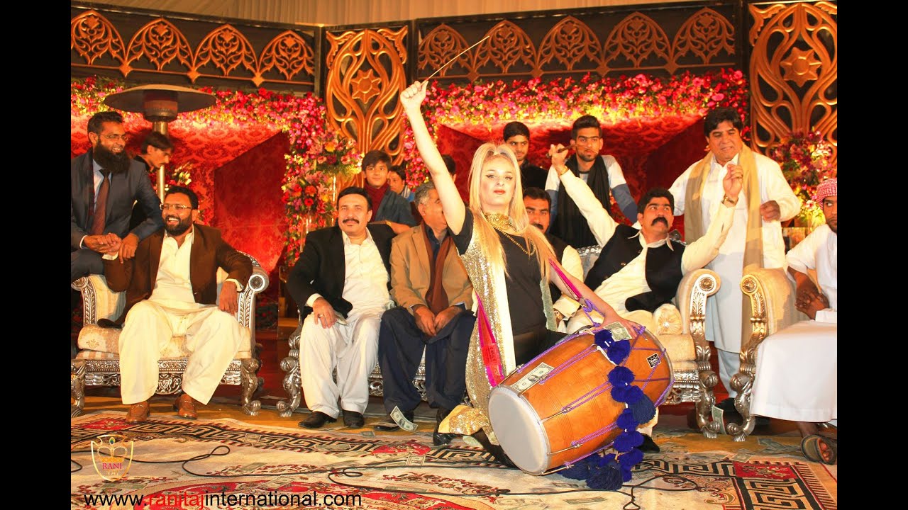 RANI TAJ - Dhol at the Biggest Wedding in Pakistan.