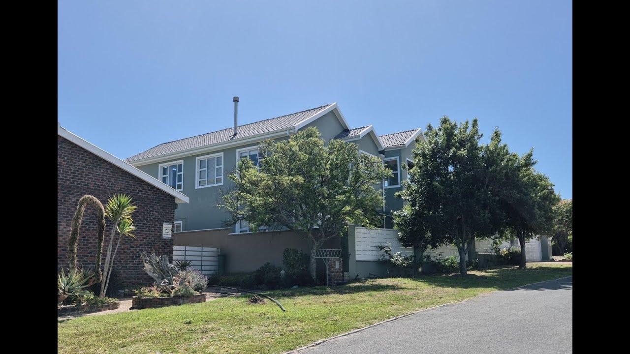 Blesbok 5, Kleinbaai, Gansbaai.     Spacious 4 Bedroom house for sale in Kleinbaai, Gansbaai.