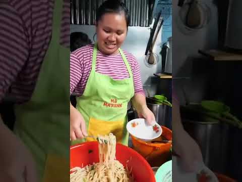 Mie gomak disebut dengan spaghetti Batak. Mie dari tanah Batak, tepatnya di Sibolga dan Tapanuli.