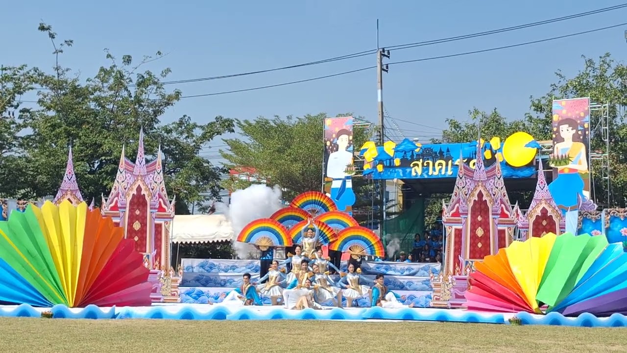 แข่งขันเชียร์หลีดเดอร์ สีฟ้า วันแรก