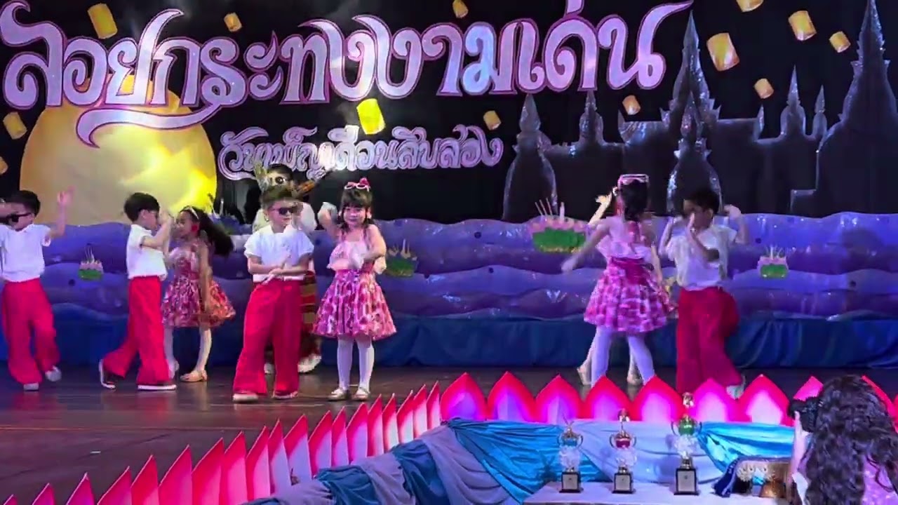 โรงเรียนพัฒนาเด็ก งานลอยกระทง2566 อนุบาล3 น้องออเกรซ