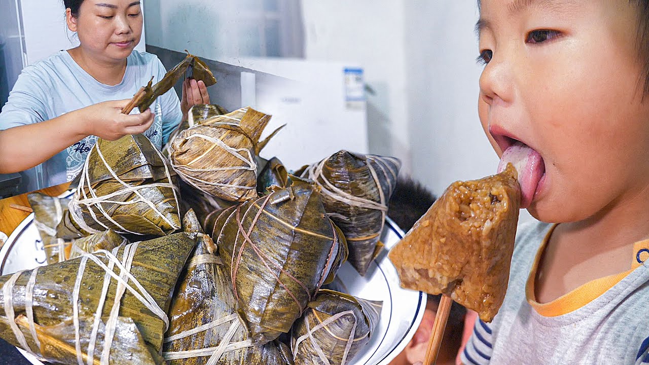 收到一箱粽子，多種口味，媳婦全煮了，讓家人都嘗嘗 | A variety of flavors of rice dumplings, all cooked, let the family taste