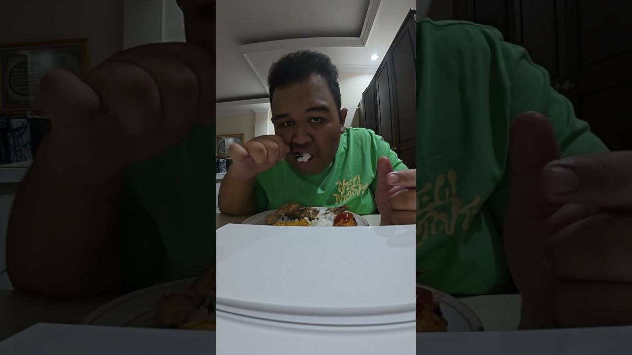 Naufal makan berat (seperti ayam goreng, ayam kukus, daging & sayur) saat buka puasa