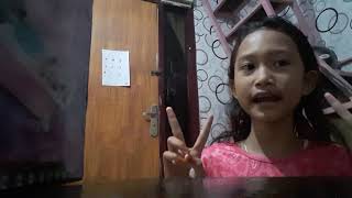 Putri adriana belajar berdandan