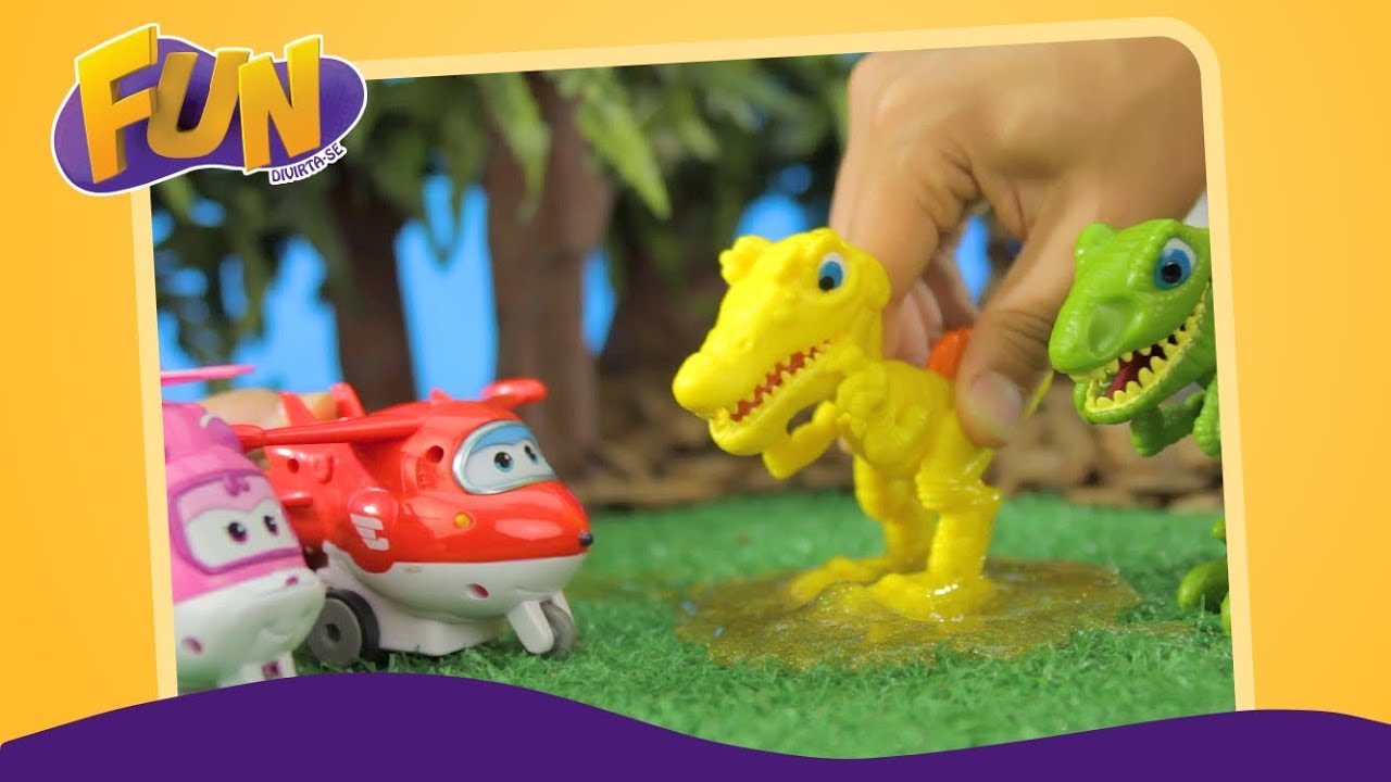 O MELHOR NATAL DE TODOS (Super Wings + Junior Megassauro) - Fun!