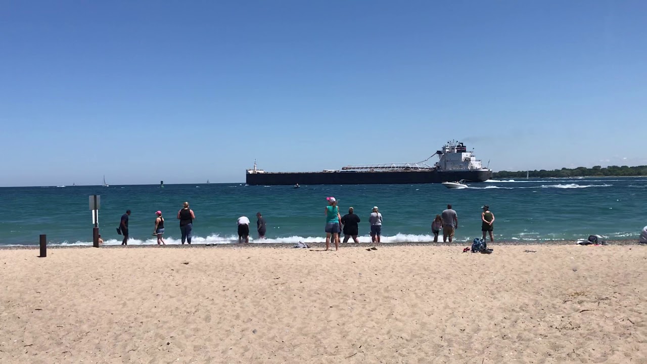 Michigan Boat Rentals at Lighthouse Beach in Port Huron Freighter ...