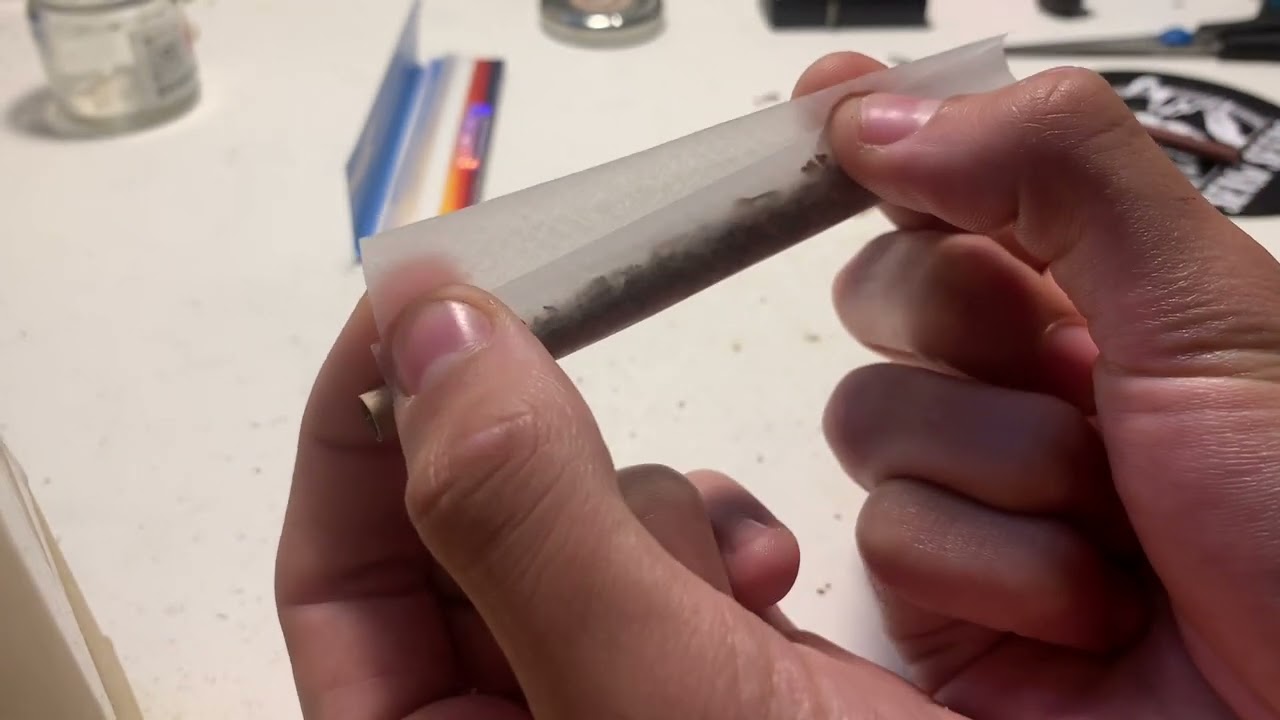 Comment rouler un joint de shit au carton￼