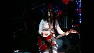Gitarı Konuşturan Kadın! (Çocukken Sahip Olduğum Kırmızı Rugan Ayakkabılar-Kelimeler Yetse) Resimi