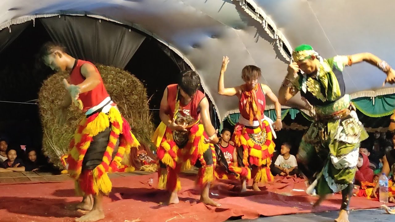 Samboyoan Kesurupan Ndadi Mengupas Batok Kelapa - Singo Kembang Budoyo Bapangan 2022