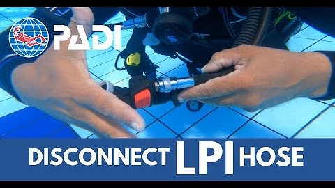 HOW TO DISCONNECT your LOW PRESSURE INFLATOR | PADI SCUBA SKILLS