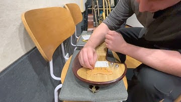 Changing the Strings on an E-pipa