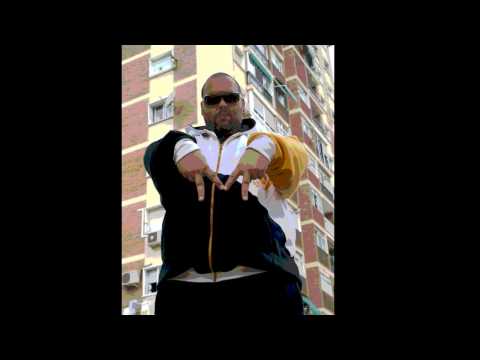 Watch the video for La Vida Es Una Puta Mierda