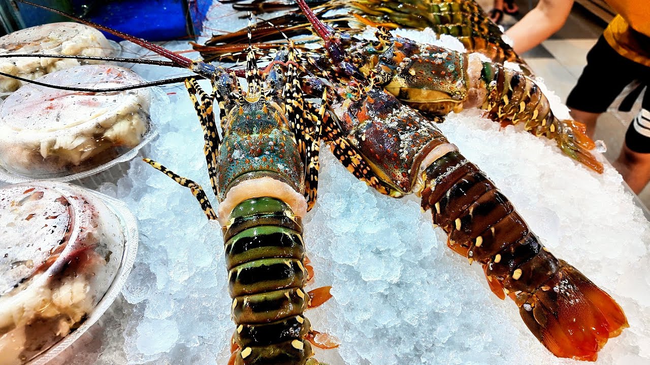 Massive Lobster at Thonburi Seafood Market 🦞 Exploring Thai Street Food in Bangkok, Thailand