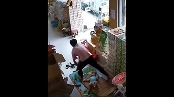 Cảnh báo chó dại đến tận nhà cắn người... #xuhuong #chodaij #funny #haihuoc