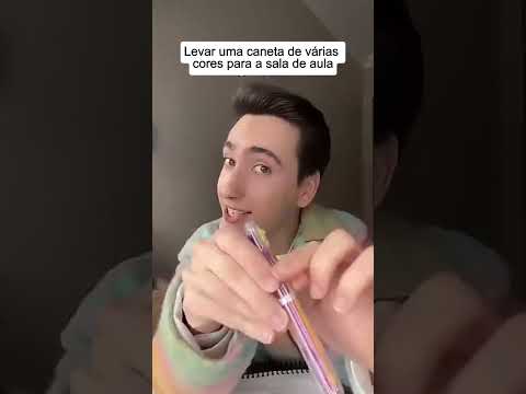 Levar uma caneta de várias cores para a sala de aula