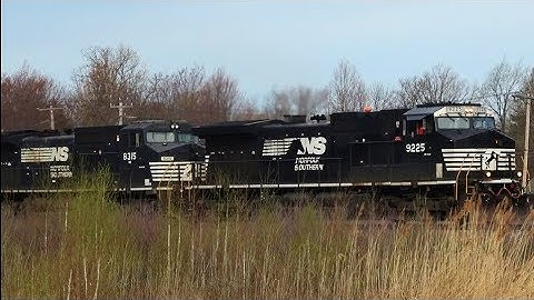Ex Conrail Dash 8 Trailing on NS Auto Rack Train 4K UHD