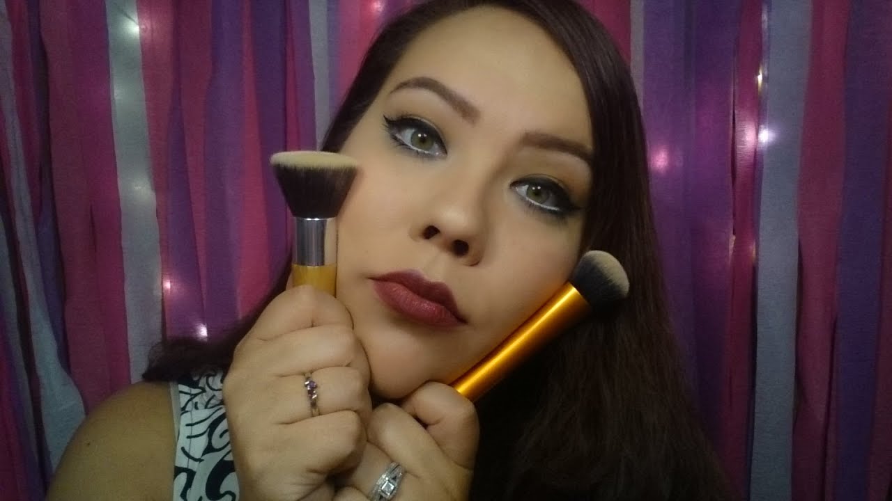 Real Techniques Expert Face Brush VS Flat top brush