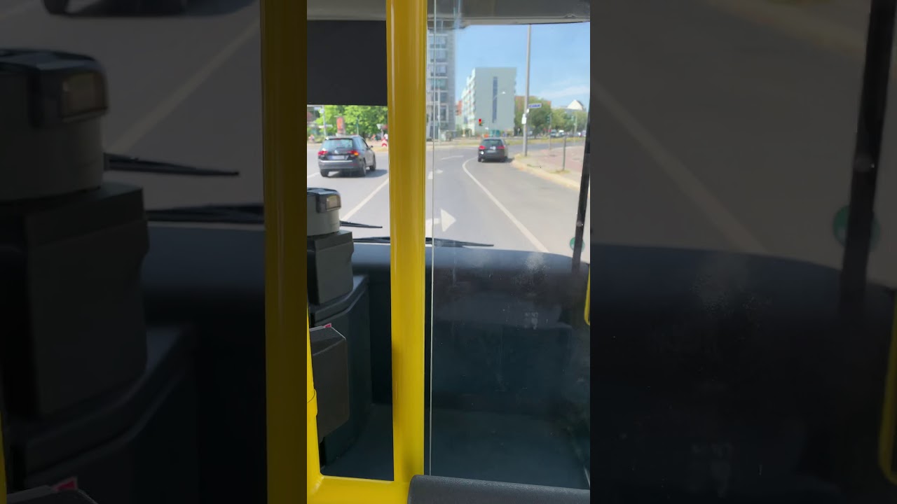 Mitfahrt auf der Linie X9 von Berlin Hertzallee bis zum Flughafen Tegel