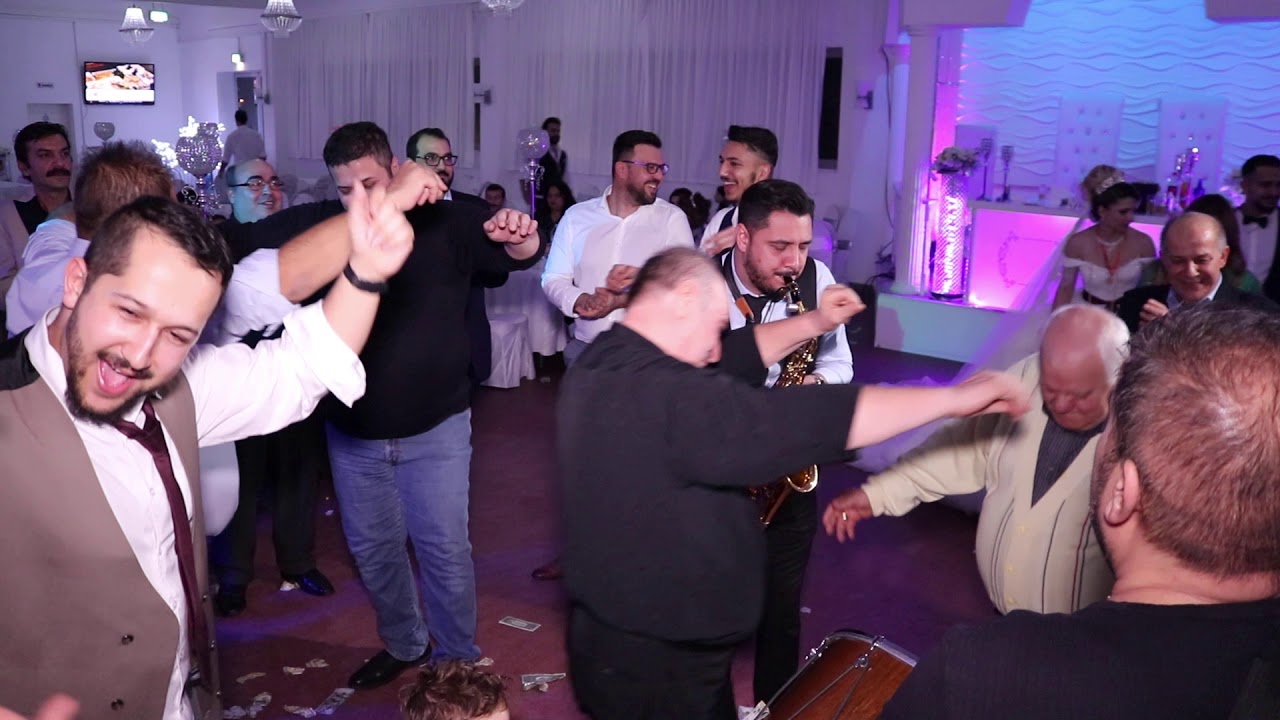 NURNBERG NESRININ DUGUNU GRUP MEGASTARLAN BIRLIKTE