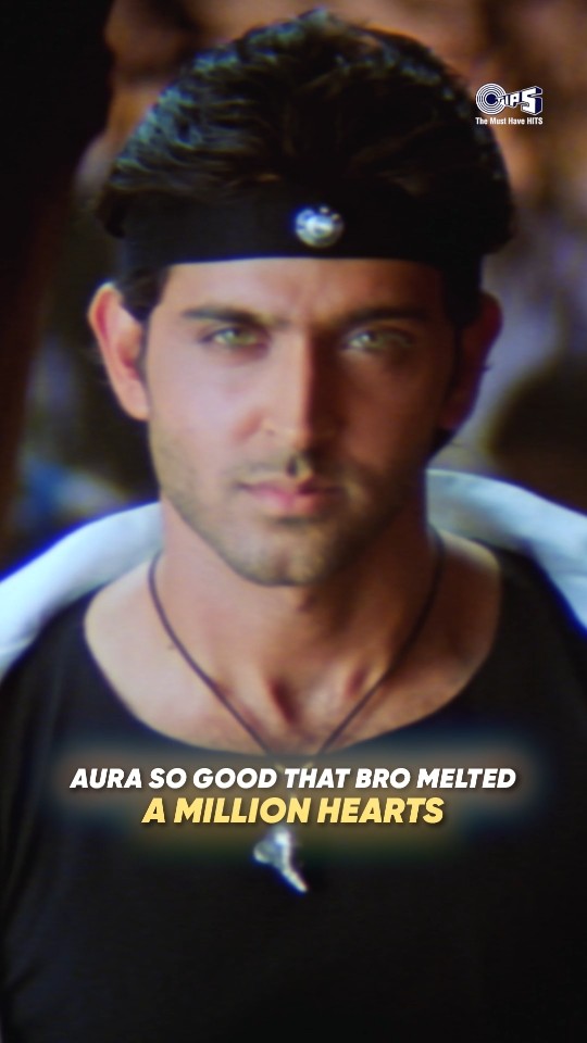 casually stealing hearts by his aura ??✨#HappyBirthdayHrithikRoshan