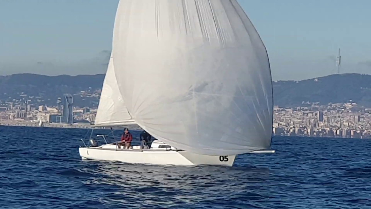 Trasluchando con Genaker con un J80 - ESCOLA PORT [Club de Navegación]