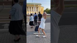 Geç Kalınan Davete Sokakta Hazırlanmak Şfet