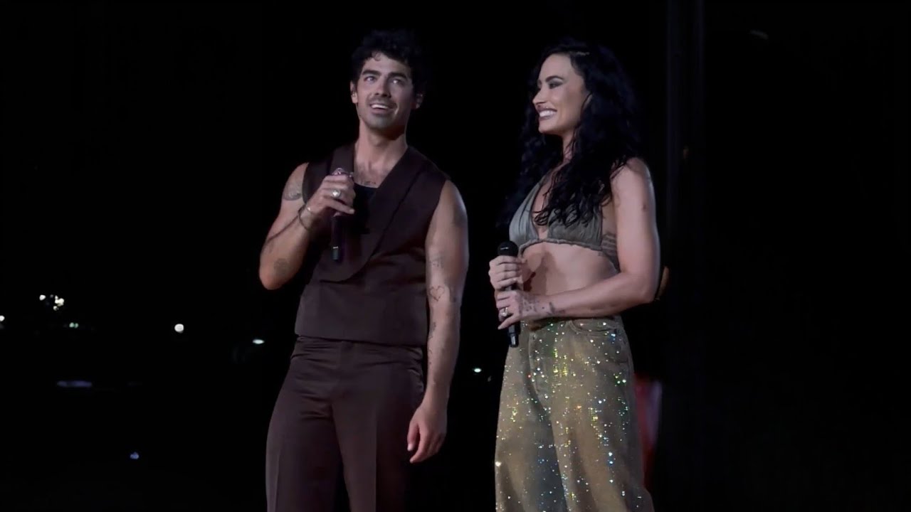 Demi Lovato & Jonas Brothers - This Is Me & Wouldn't Change A Thing (Live New Jersey) Demi Lovato & Jonas Brothers - This Is Me & Wouldn't Change A Thing (Live New Jersey)