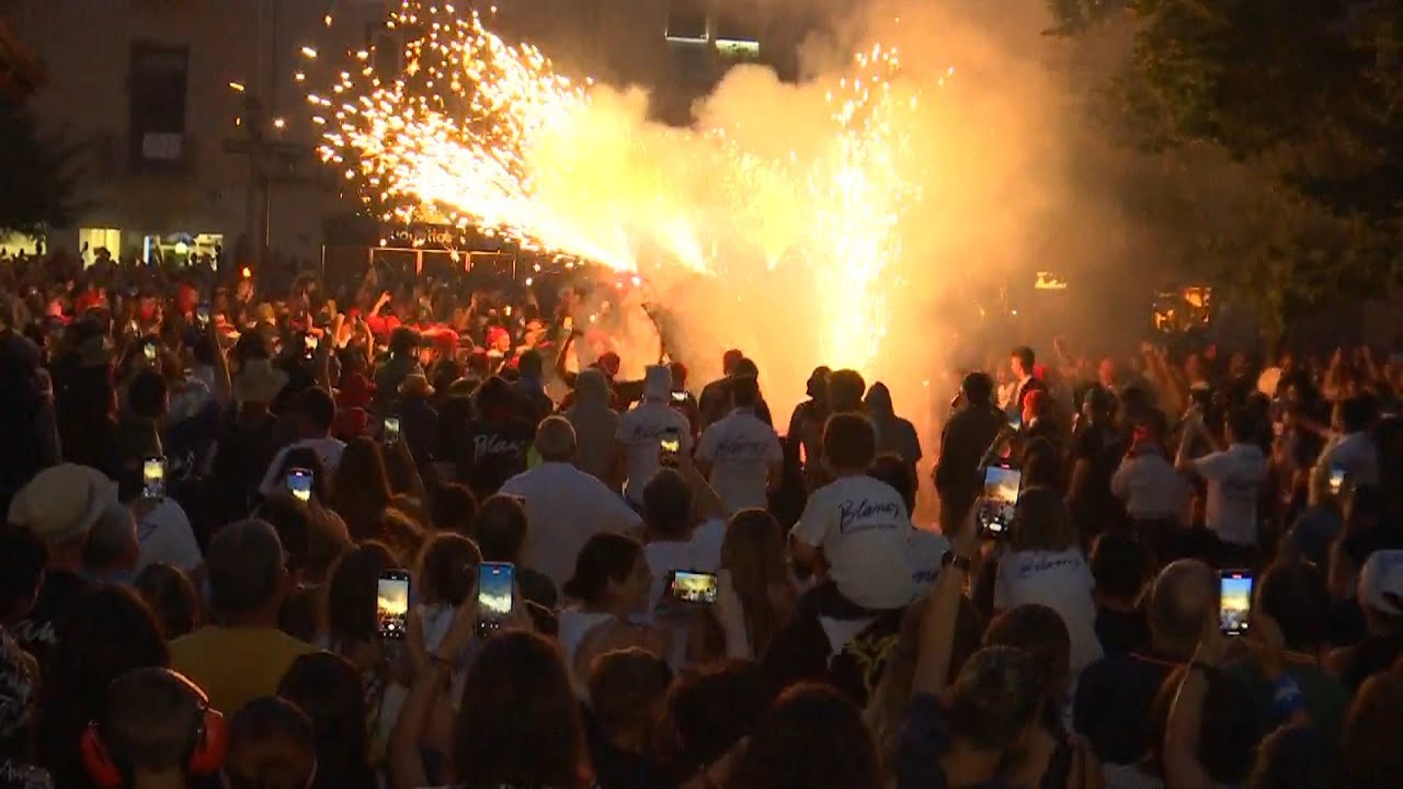 VOTV - Vivim en directe la sortida de la Gralla de Foc dels Blaus i la Guspira dels Blancs