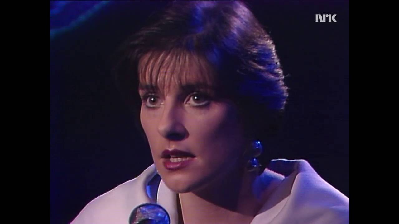 Enya - Evening Falls (TopPop '89) - YouTube