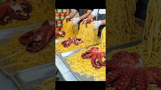 왜 저렇게까지 파스타면을 삶아내는걸까? 직화 문어발 파스타 제조 과정 Octopus Pasta Making Process / Korean street food
