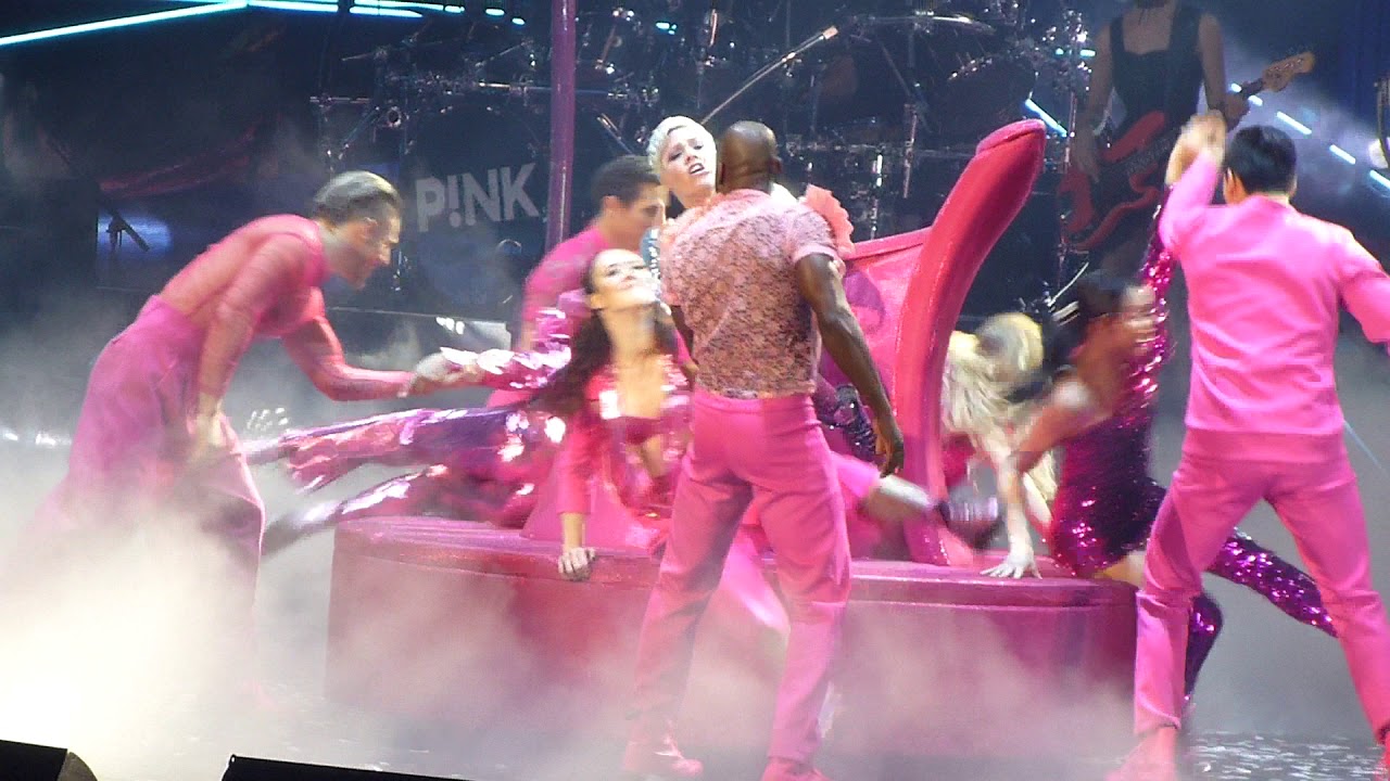 Pink Beautiful Trauma live Beautiful Trauma tour Cleveland 3.28.18 ...