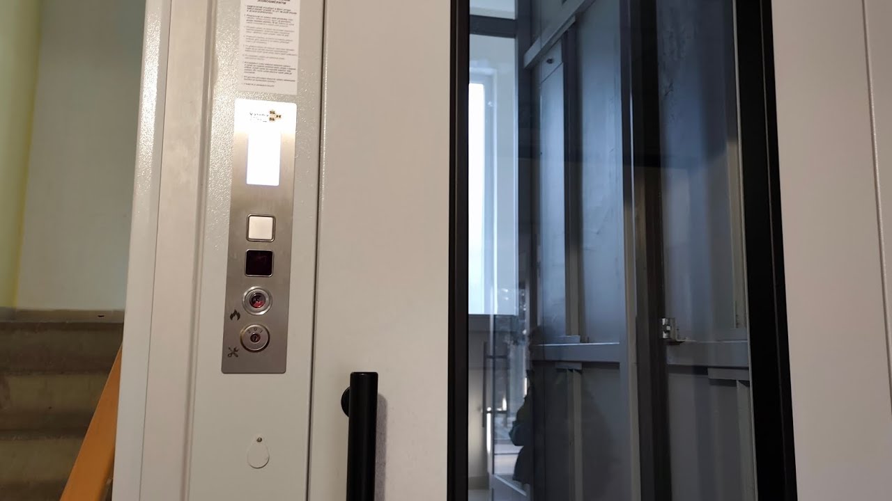 (Weird door behavior!) Nice 2023 Výtahy SHS traction elevator ride! (Voříškova 53-Brno,Czechia🇨🇿)